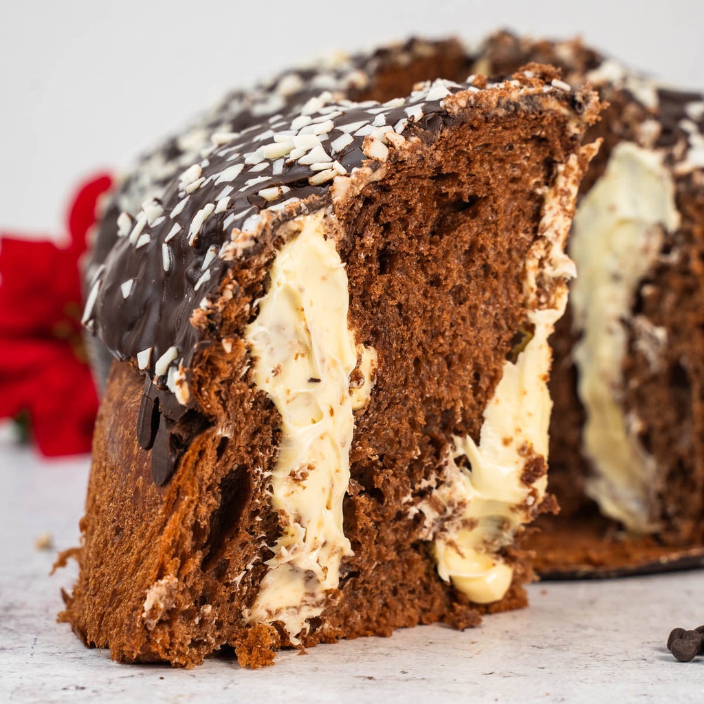 Panettone artigianale farcito ai Tre Cioccolati